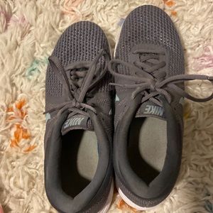 Used Womens Nike Sneakers 7.5